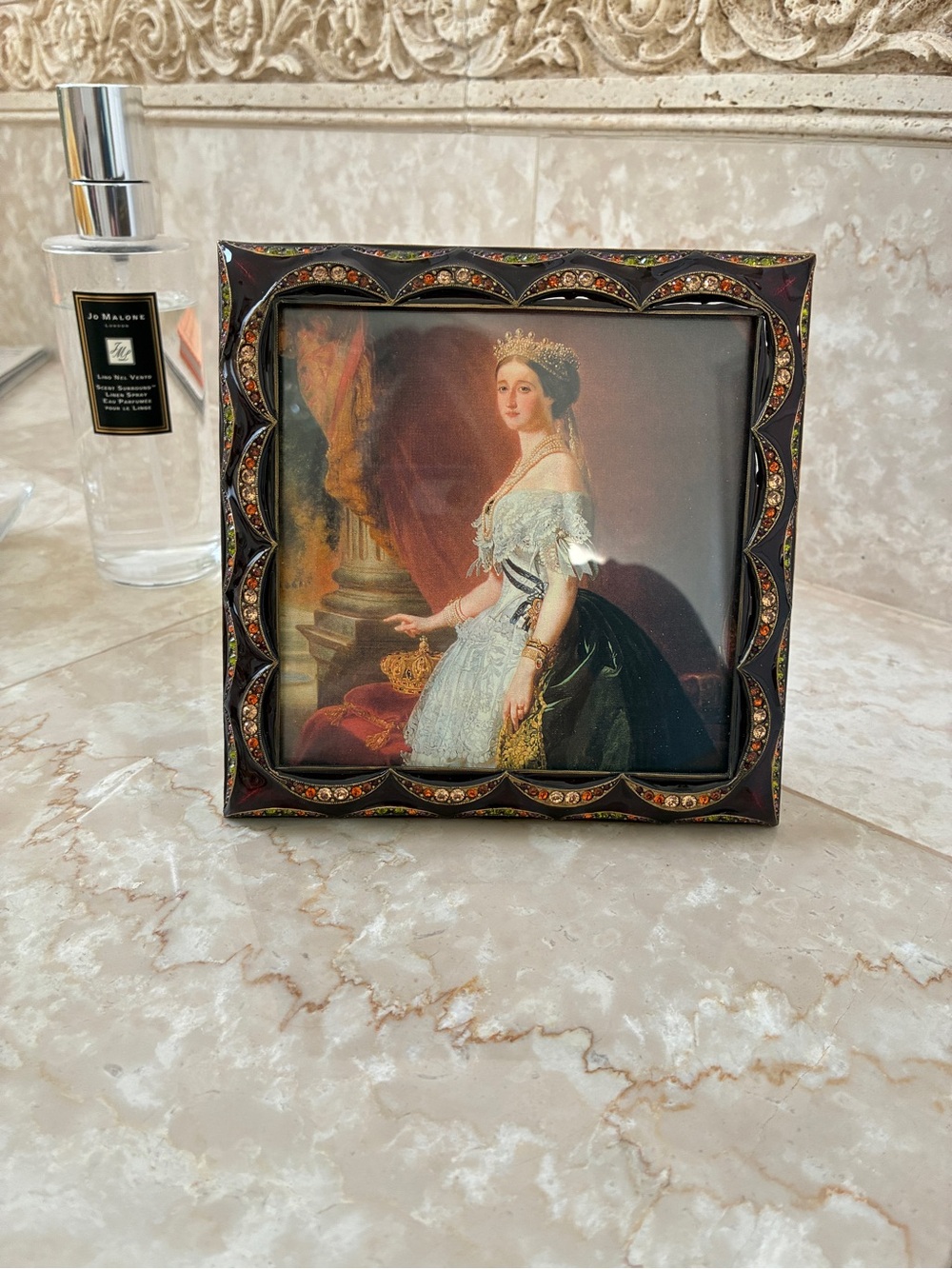 Decorative Black and Gold Picture Frame - Elegant Home Accent 

Jay Strongwater